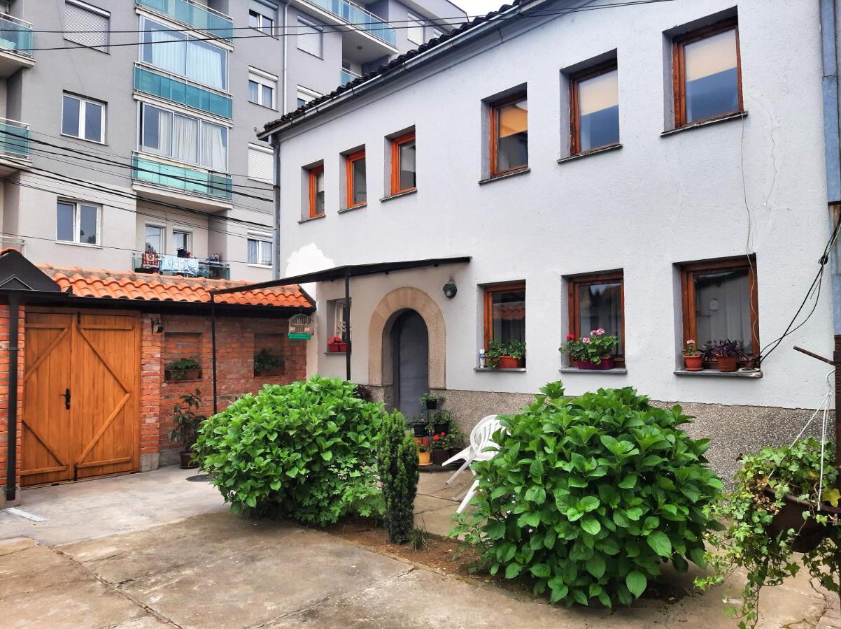 Kulla Dula Guesthouse Gjakova Exterior foto