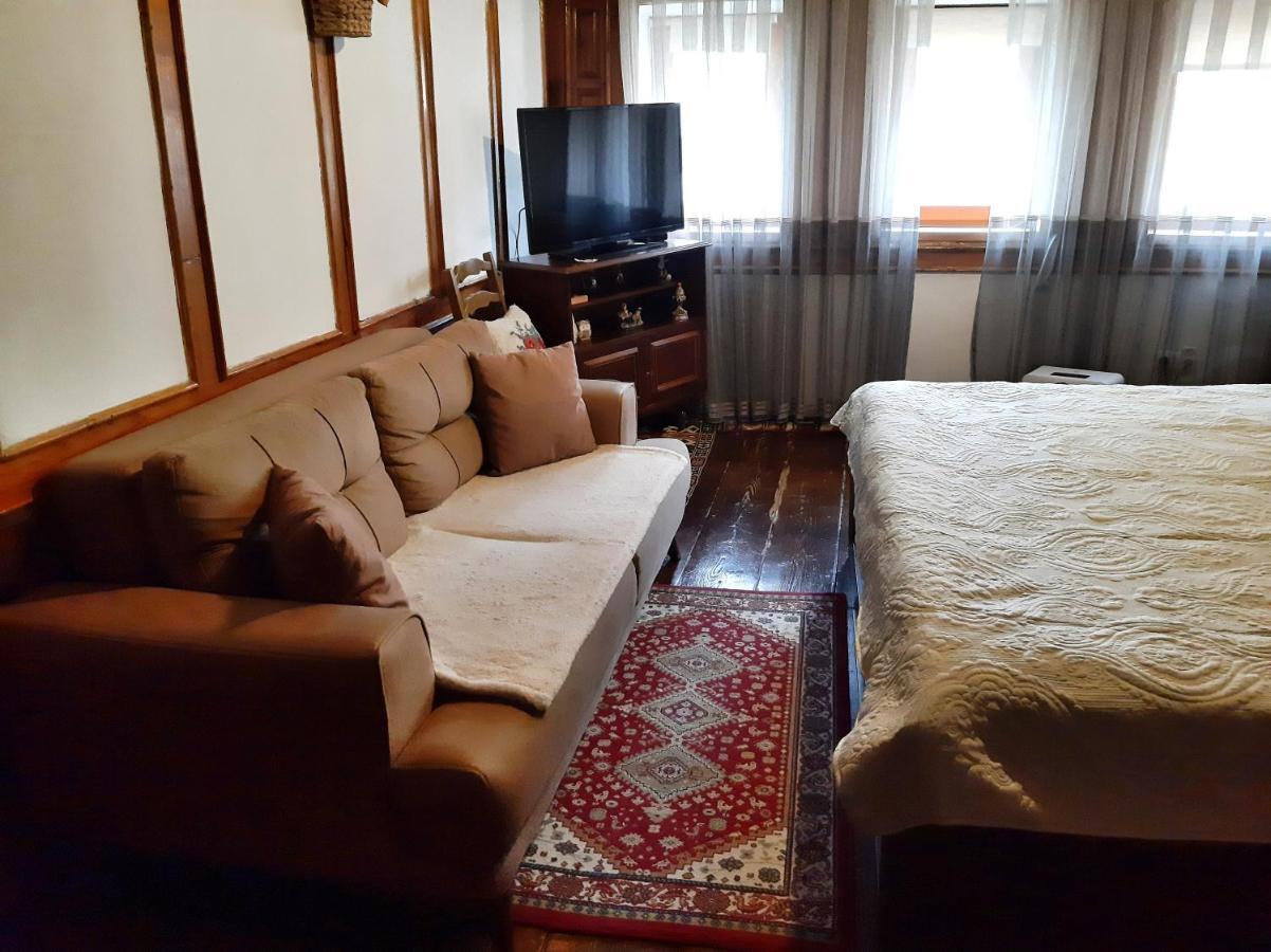 Kulla Dula Guesthouse Gjakova Exterior foto
