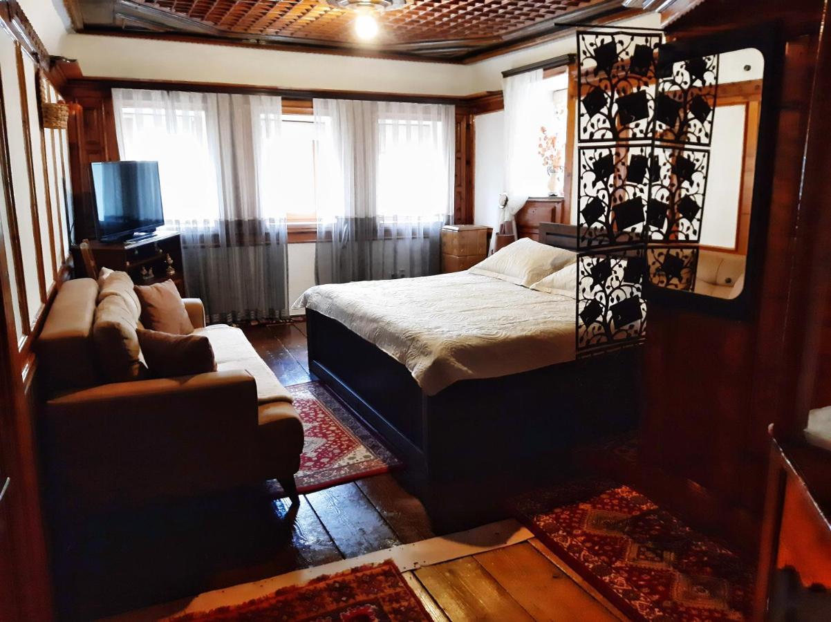 Kulla Dula Guesthouse Gjakova Exterior foto